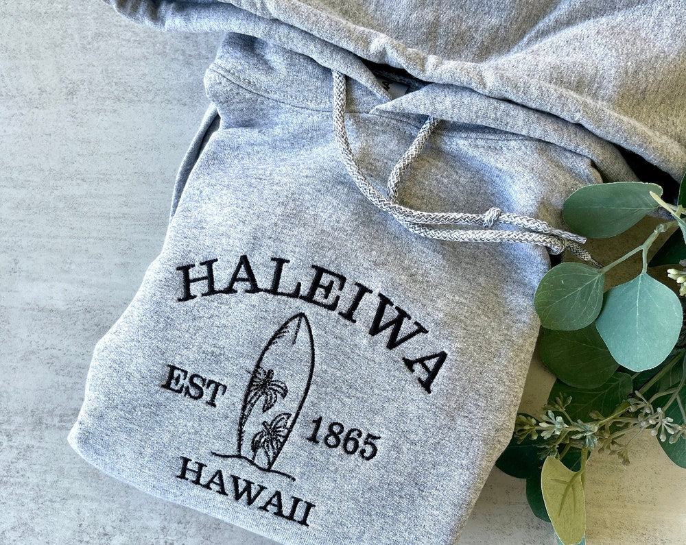 Embroidered Sweatshirt, Hawaii Sweatshirt, Summer Sweatshirt, Haleiwa Hawaii Sweatshirt, Hawaii Sweatshirt, Embroidered Hawaii Crewneck,