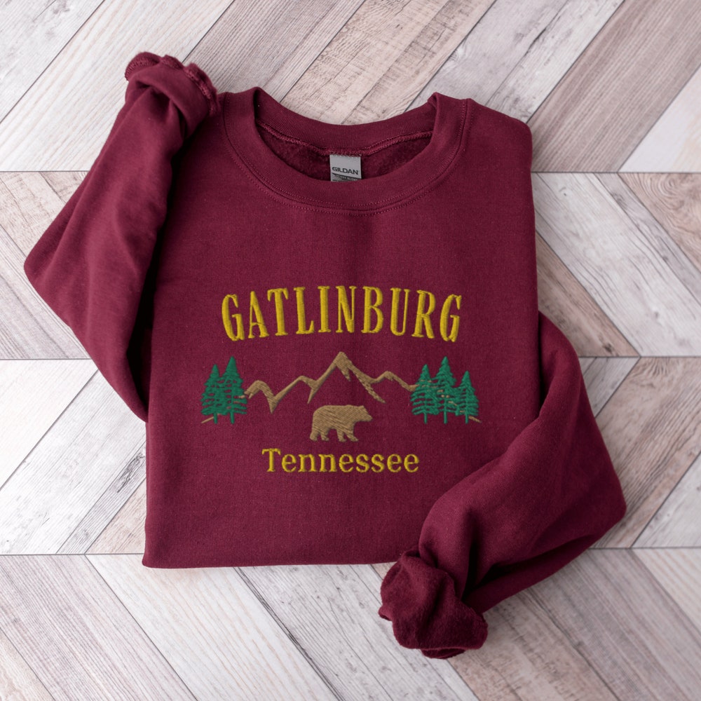 Gatlinburg Tennessee Sweatshirt, Embroidered Gatlinburg Crewneck Sweater, Gatlinburg Tennessee Shirt, Embroidered Mountains Sweatshirt