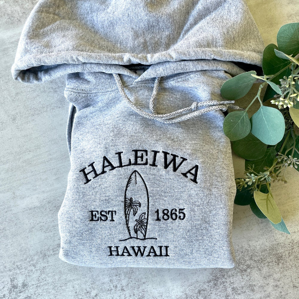 Embroidered Sweatshirt, Hawaii Sweatshirt, Summer Sweatshirt, Haleiwa Hawaii Sweatshirt, Hawaii Sweatshirt, Embroidered Hawaii Crewneck,