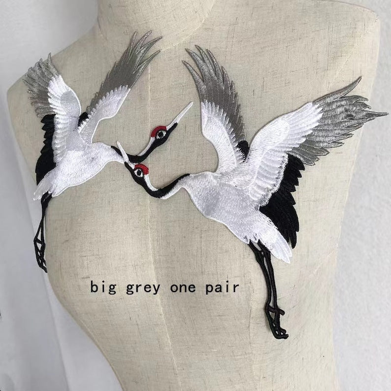 A pair cranes embroidered applique patch clothing decoration sewn on patches