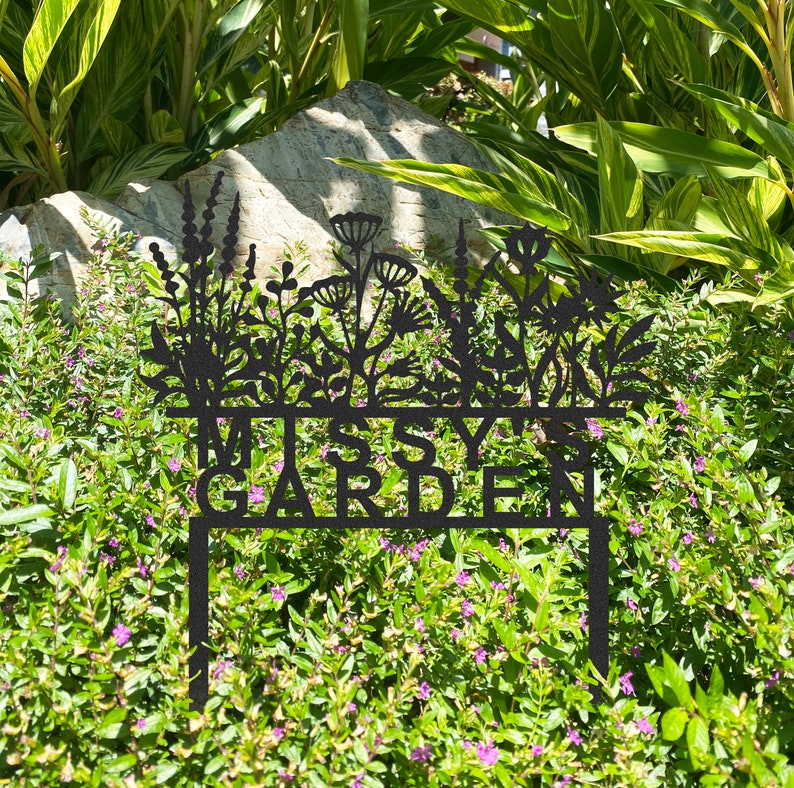 Custom Metal Garden Decor, Personalised Flowers with Stakes Garden Sign, Flower Design Garden Name Sign,Housewarming Gift, Gifts for Dad Him